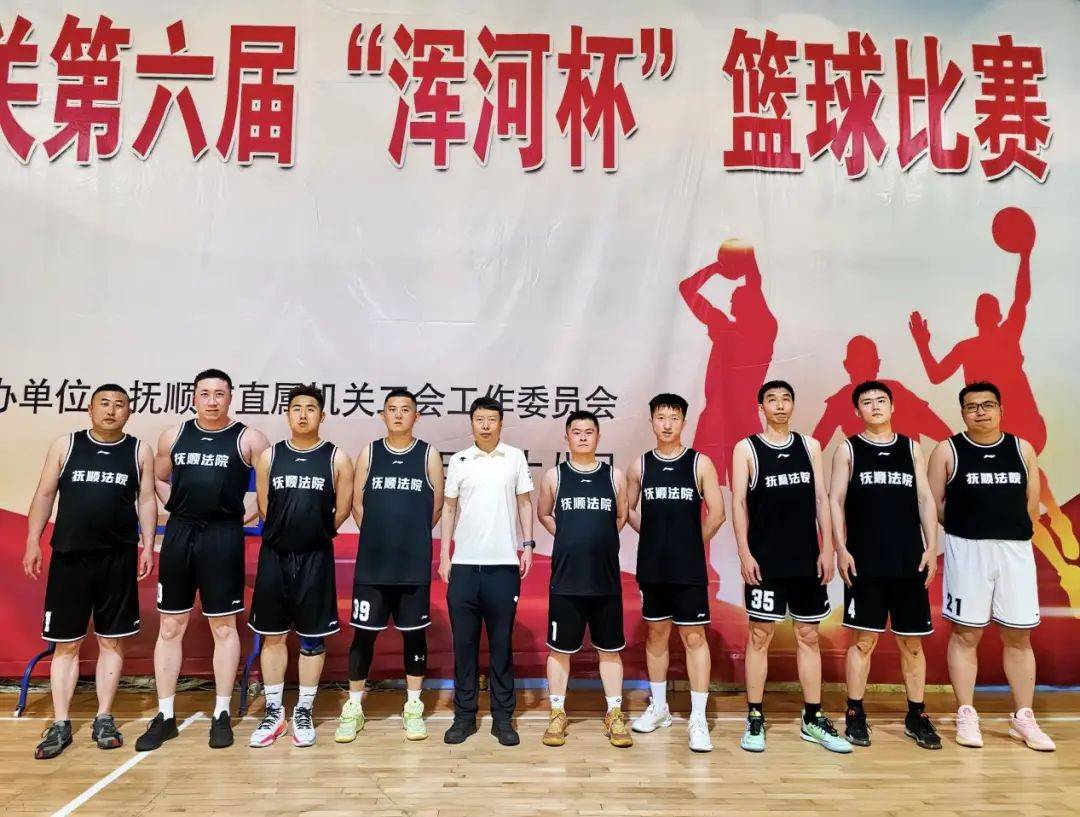 包含赛场上的激烈竞争，球员们全力以赴拼搏的词条