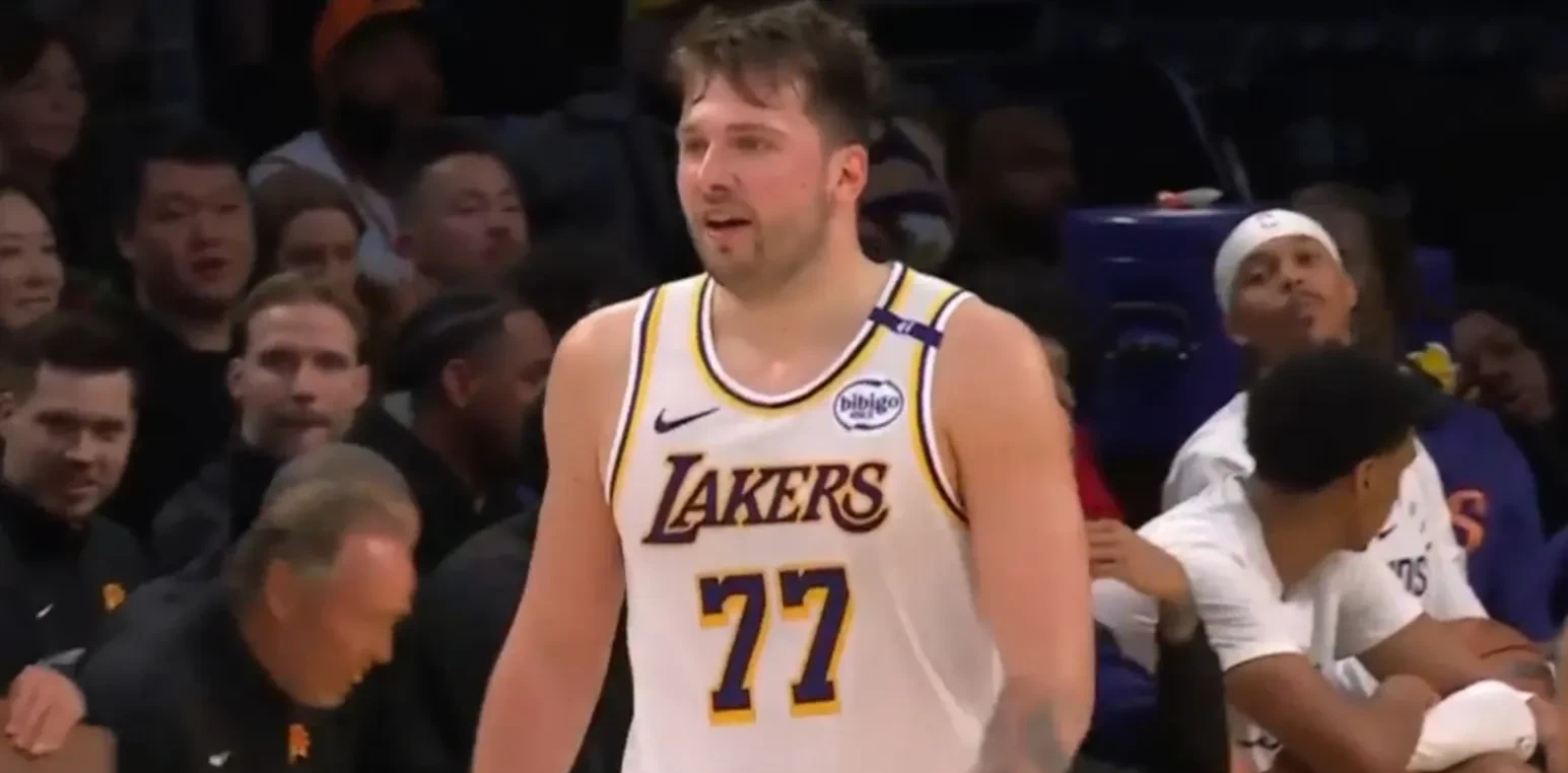 东契奇助小牛队击败太阳队,取得重要胜利的简单介绍 东契奇助小牛队击败太阳队,取得重要胜利的简单介绍