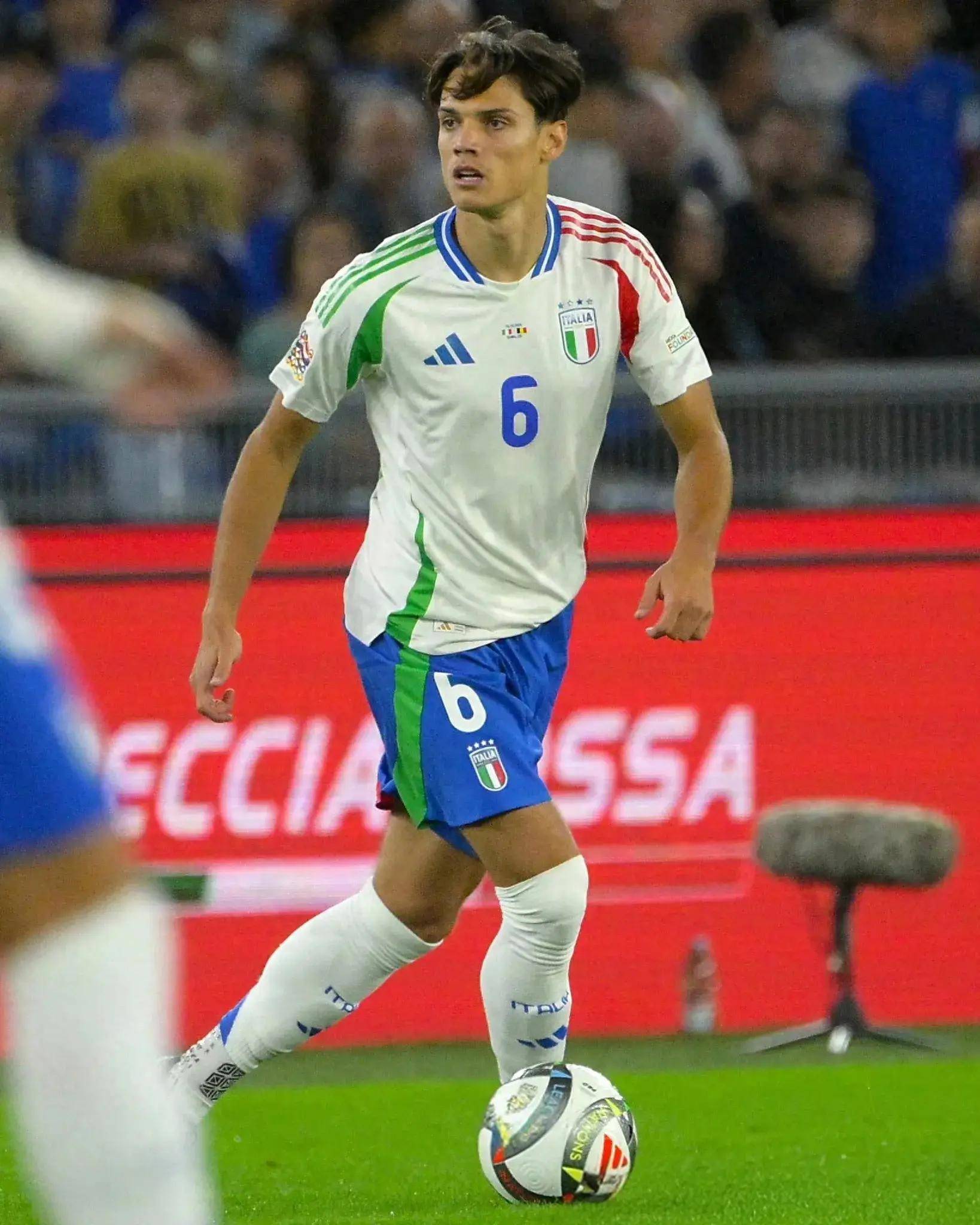 开云官网-意大利豪门队伍获得胜利，冲刺榜首无往不利！