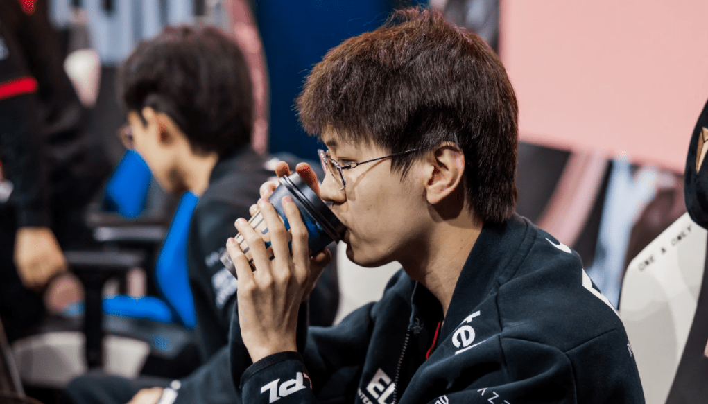 开云体育平台APP-SHR轻取HKA，Meiko打出惊人五杀焦点之战半决赛，让粉丝疯狂欢呼的简单介绍