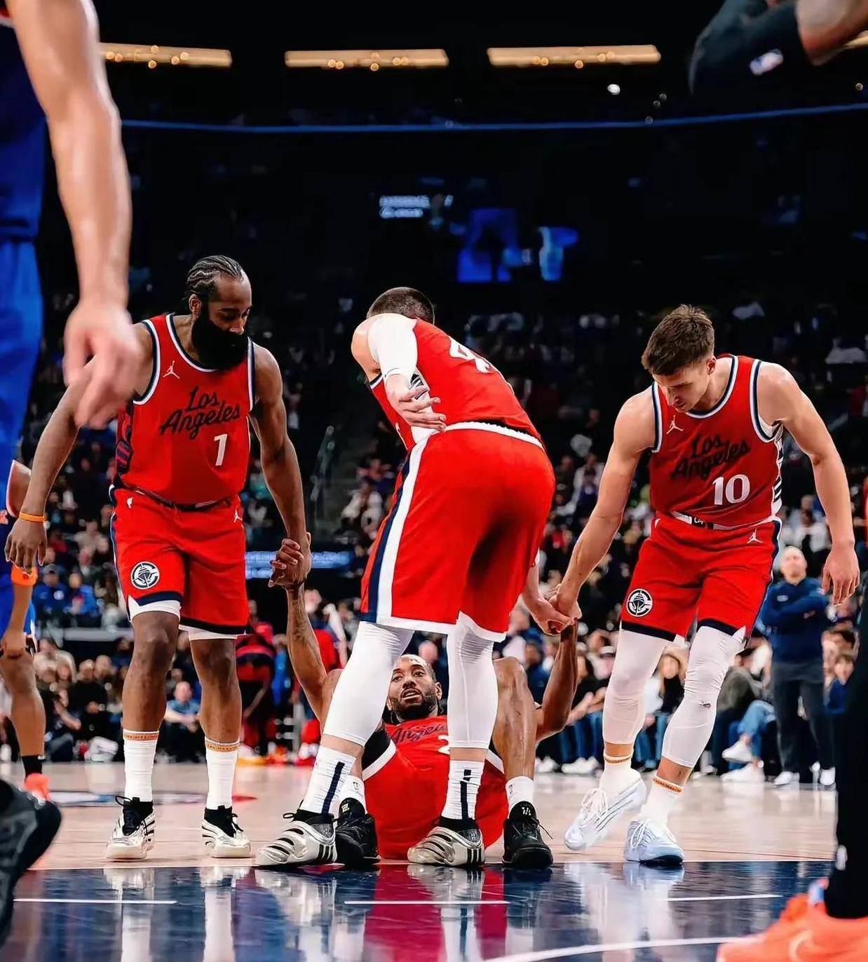 开云下载-快船队主场击败骑士队，保持势头