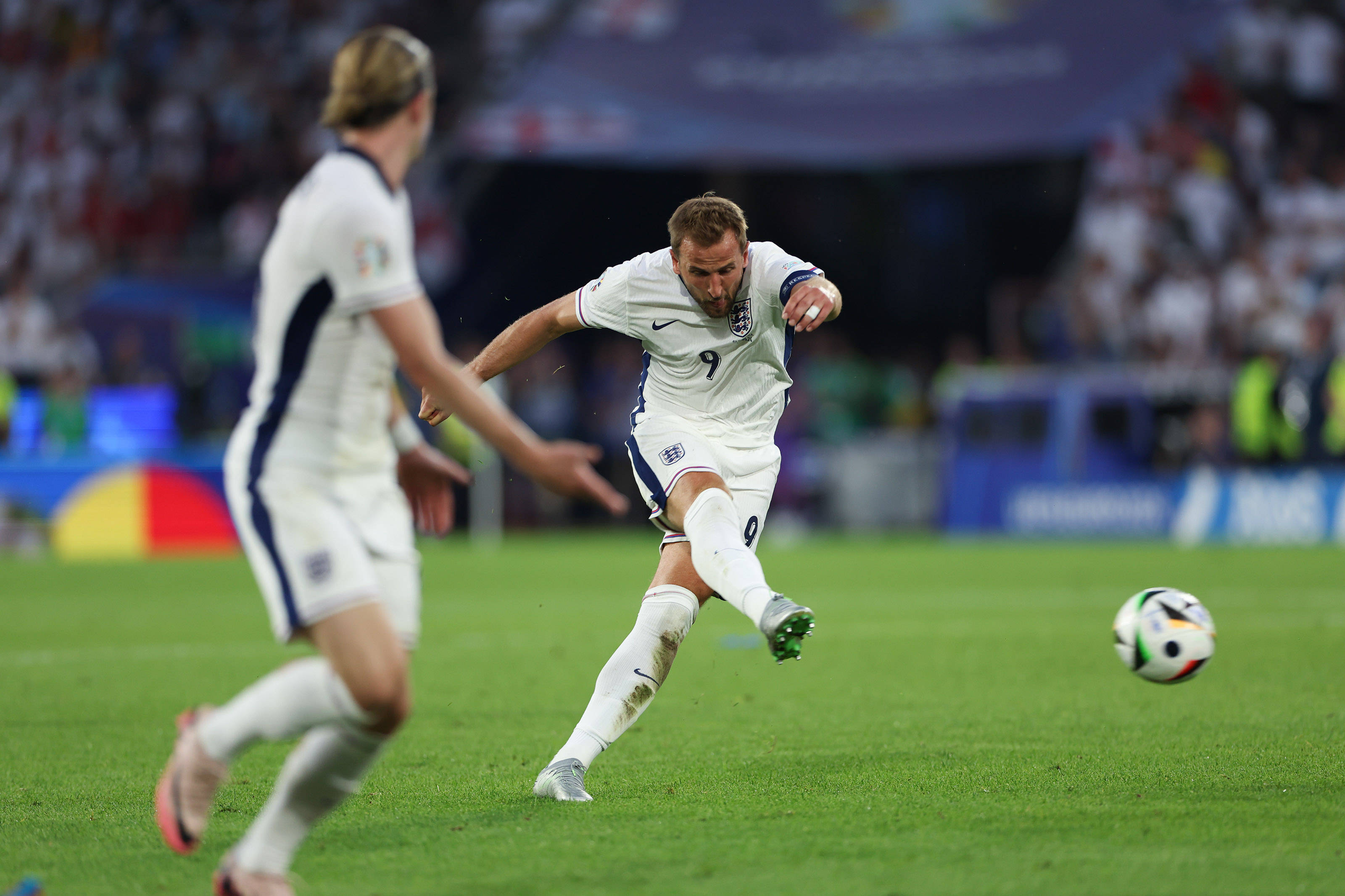 开云体育中国-英格兰击败乌克兰，成功晋级欧洲杯半决赛