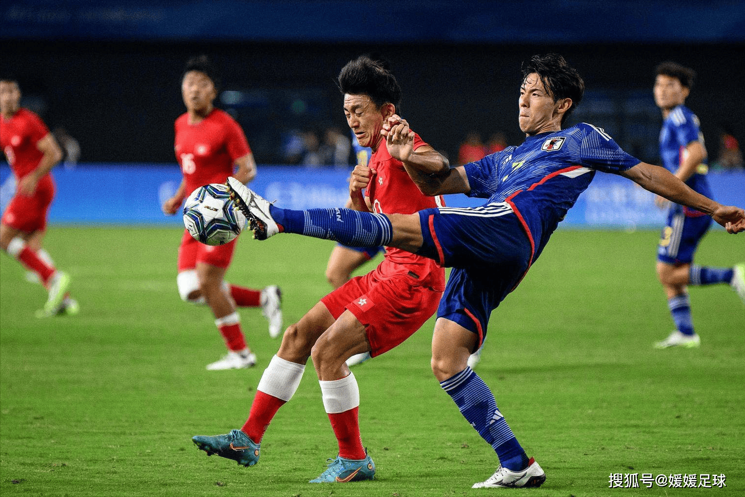 足球比赛强队对抗,实力对等竞技擂台 足球比赛强队对抗,实力对等竞技擂台