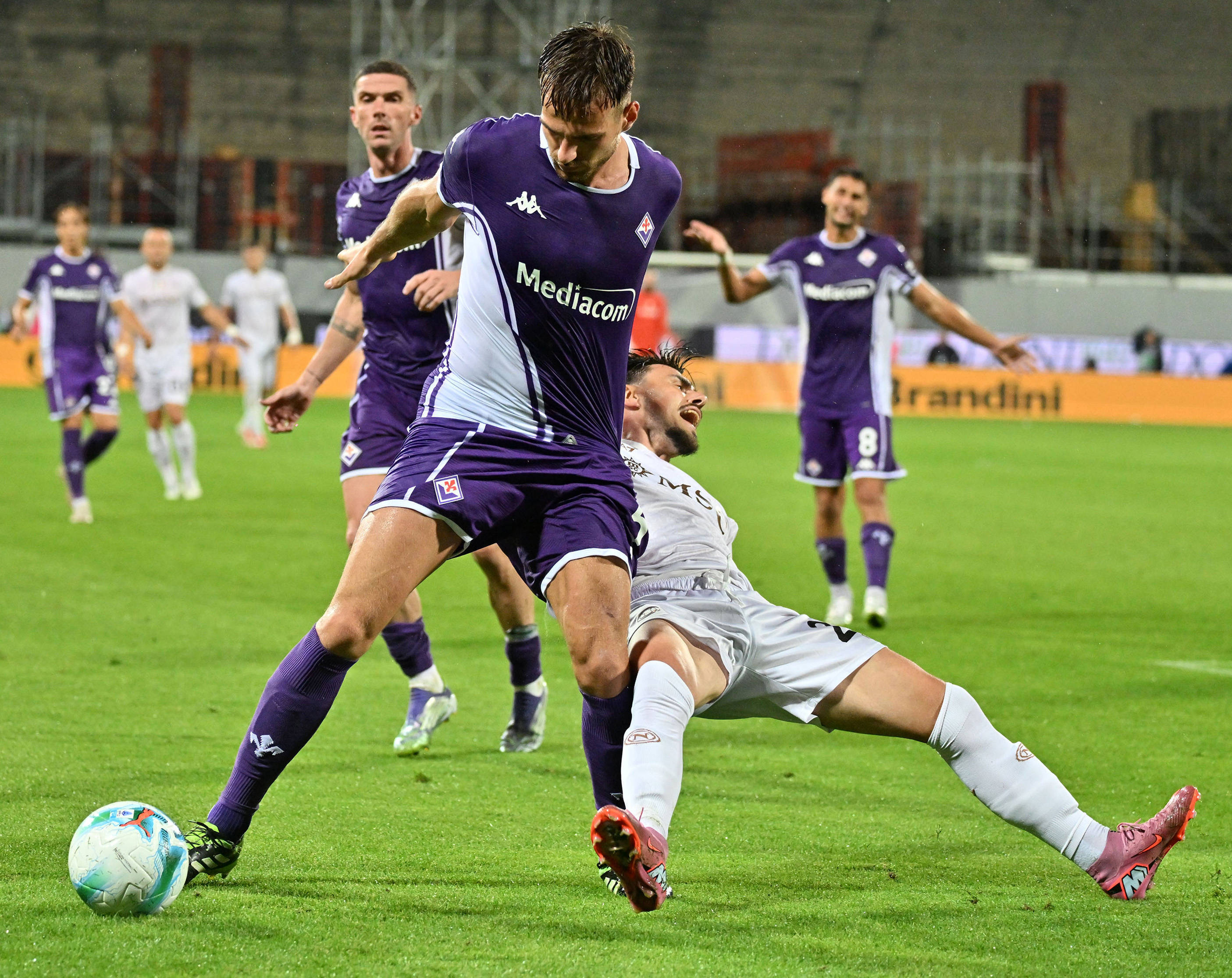 AC米兰主场战平,守住艰难一分 AC米兰主场战平,守住艰难一分