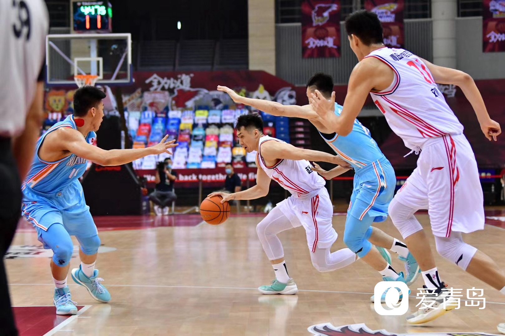 新疆队完胜青岛队，库里带队取胜