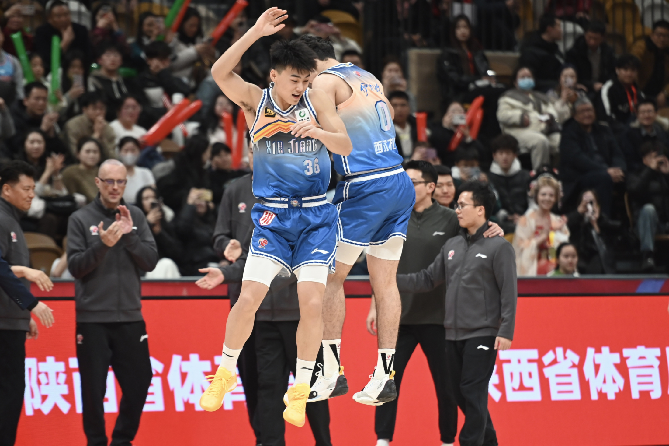 新疆队完胜青岛队，库里带队取胜