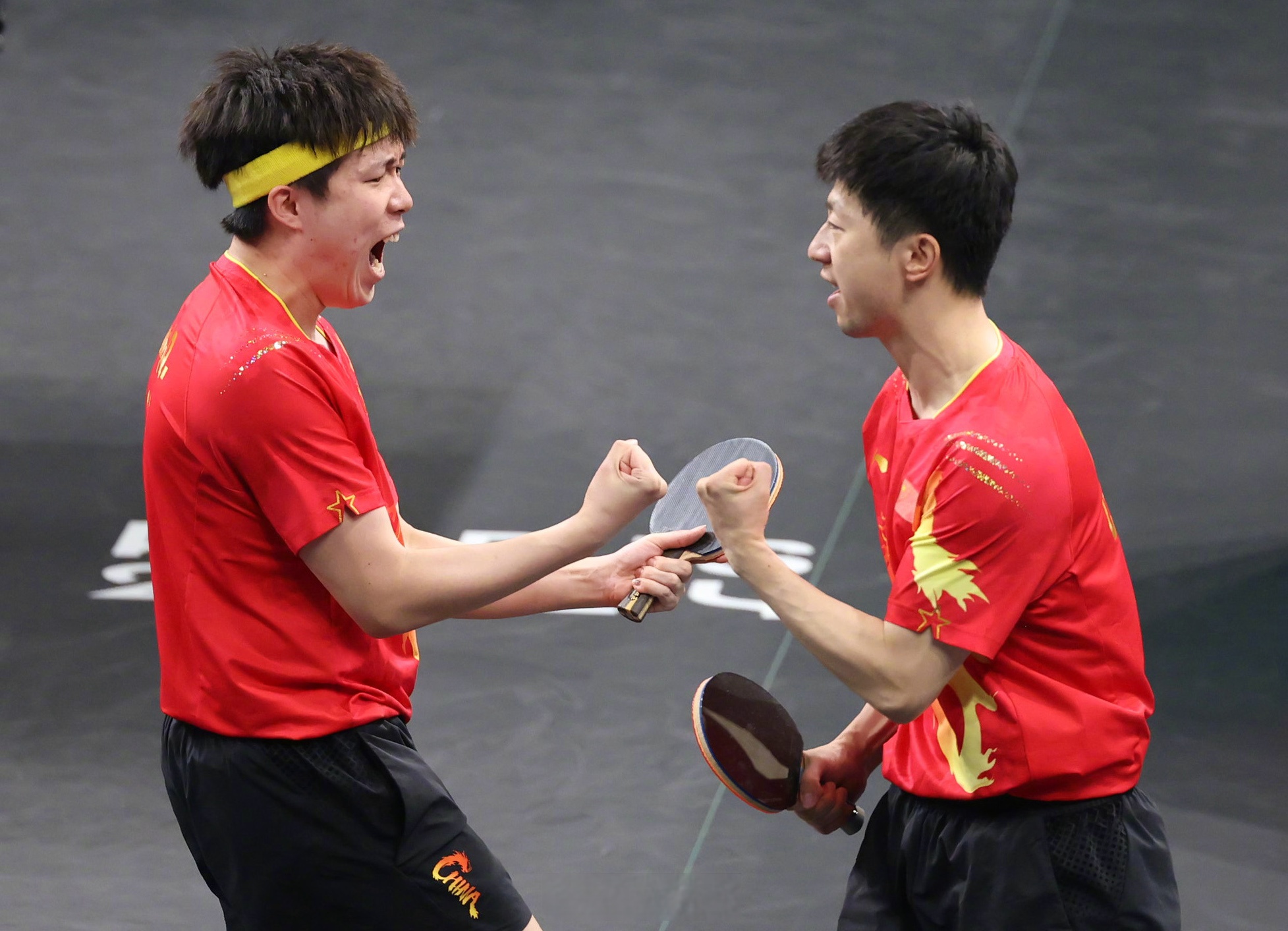 中国队轻取法国队，马龙点燃赛场