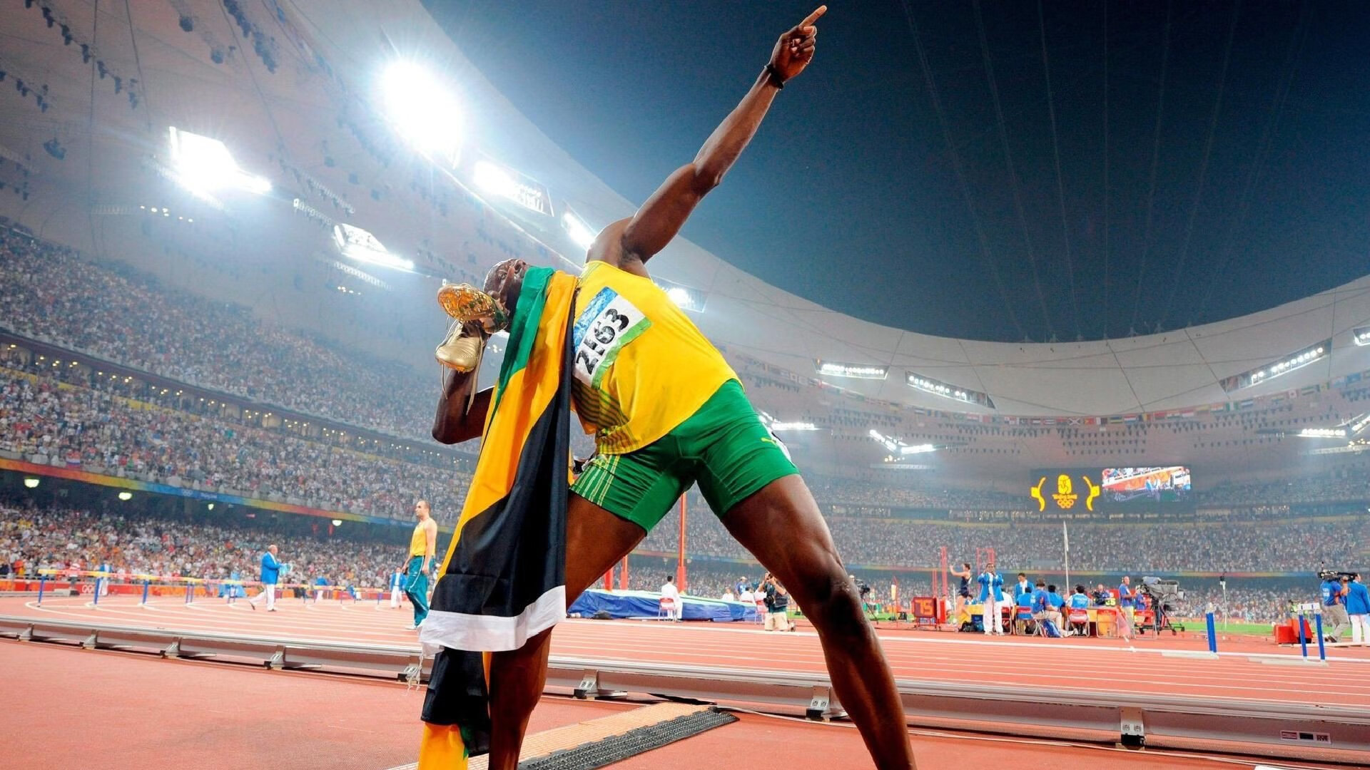 沙漠风暴与绿茵艺术家，冷门与艺术的平行史诗