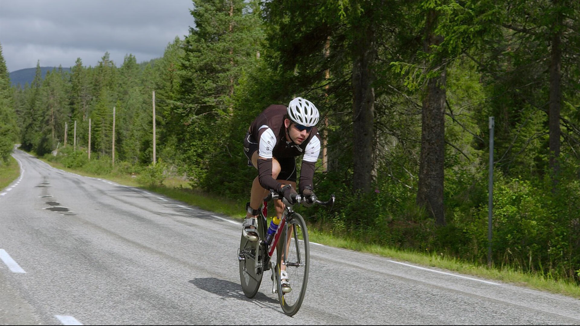 开云体育app-网络洪流中的两个凌晨，我们何以见证唯一